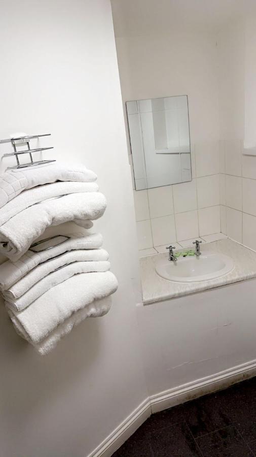 24-7 - The Old Victoria Hotel 4*