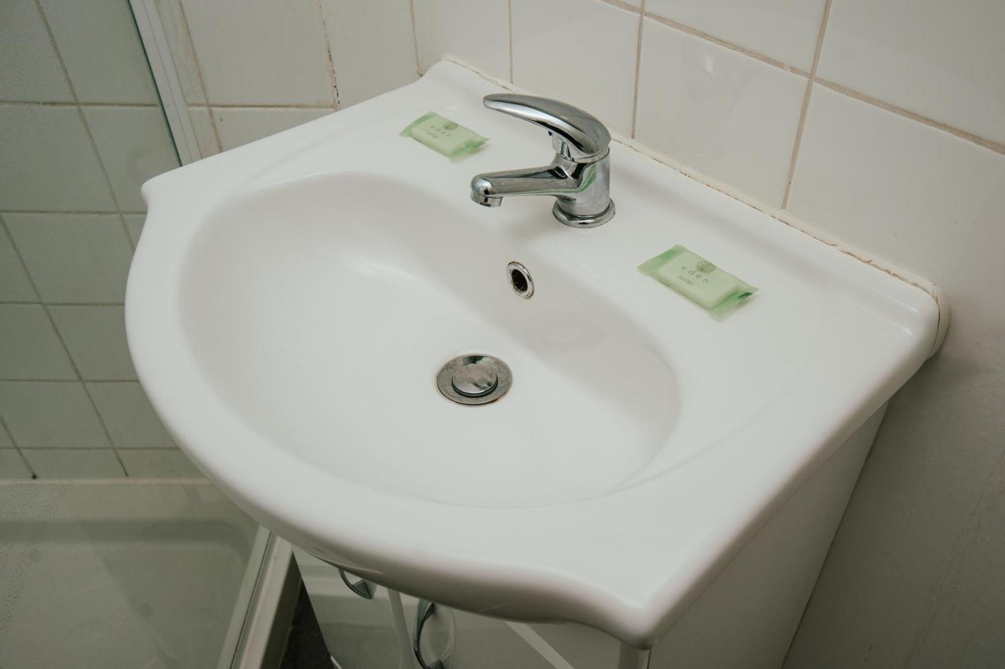 24-7 - The Old Victoria Hotel 4*