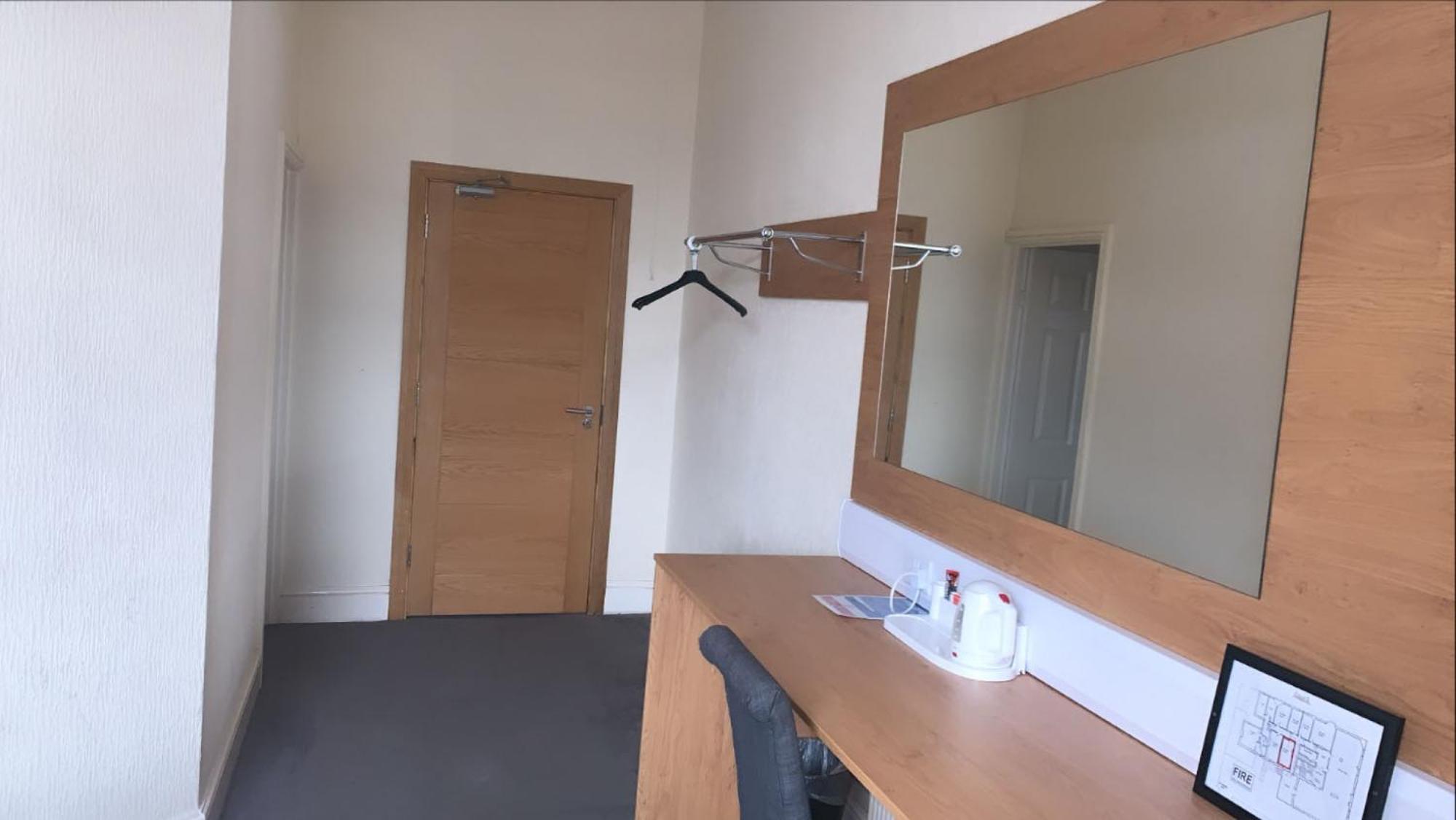 24-7 - The Old Victoria Hotel 4*