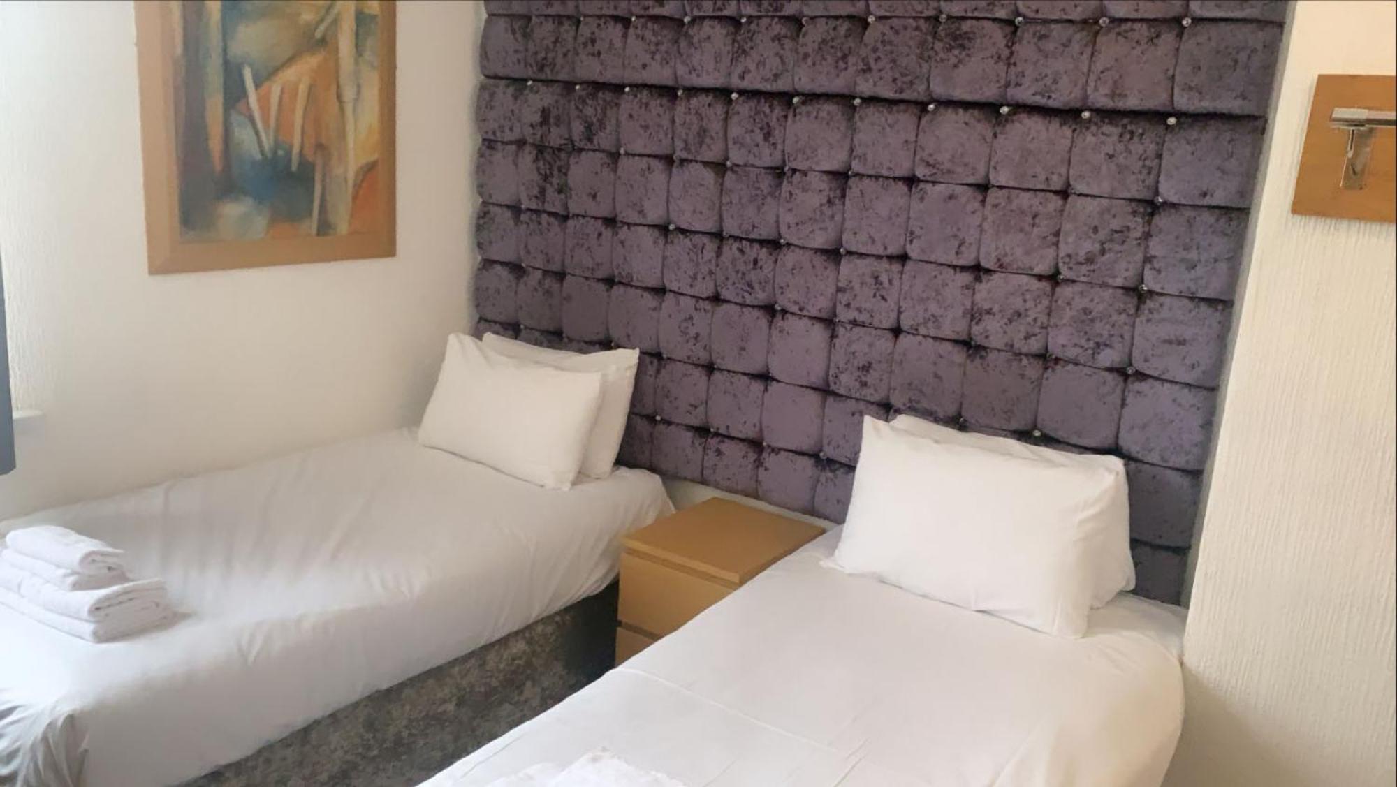 24-7 - The Old Victoria Hotel 4*