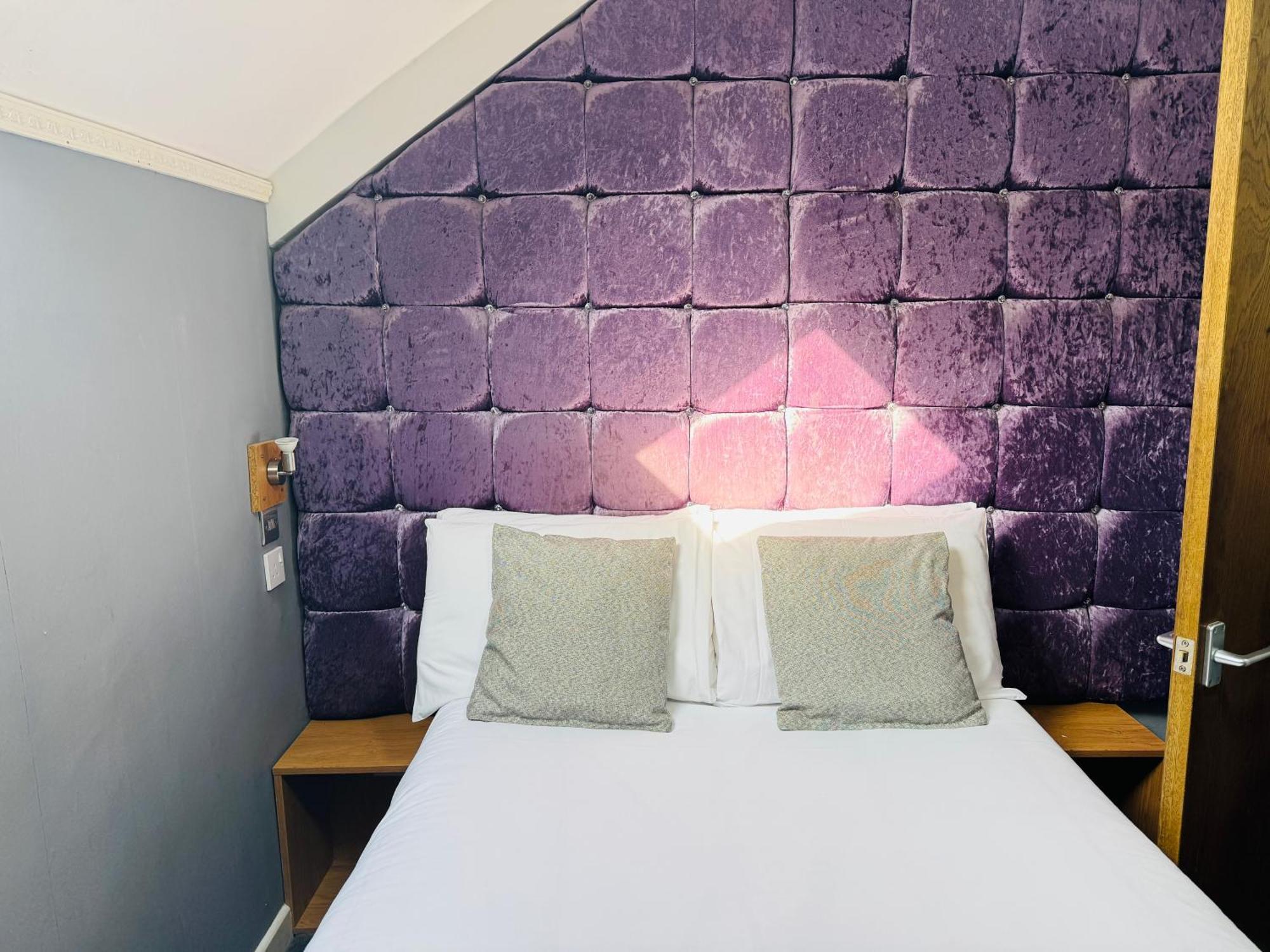 24-7 - The Old Victoria Hotel Newport (Gwent)